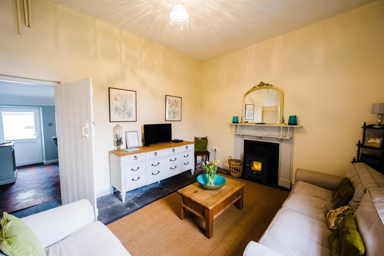 May Tree Cottage Manorbier 5 Mins From The Beach Sleeps 4 Exterior photo